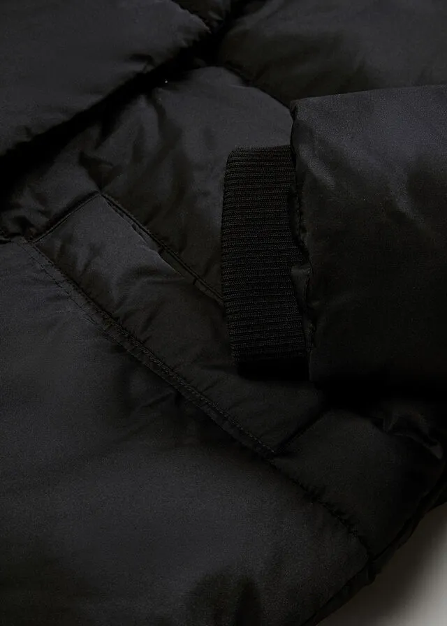 Abrigo oversize guateado con capucha, de poliéster reciclado Negro