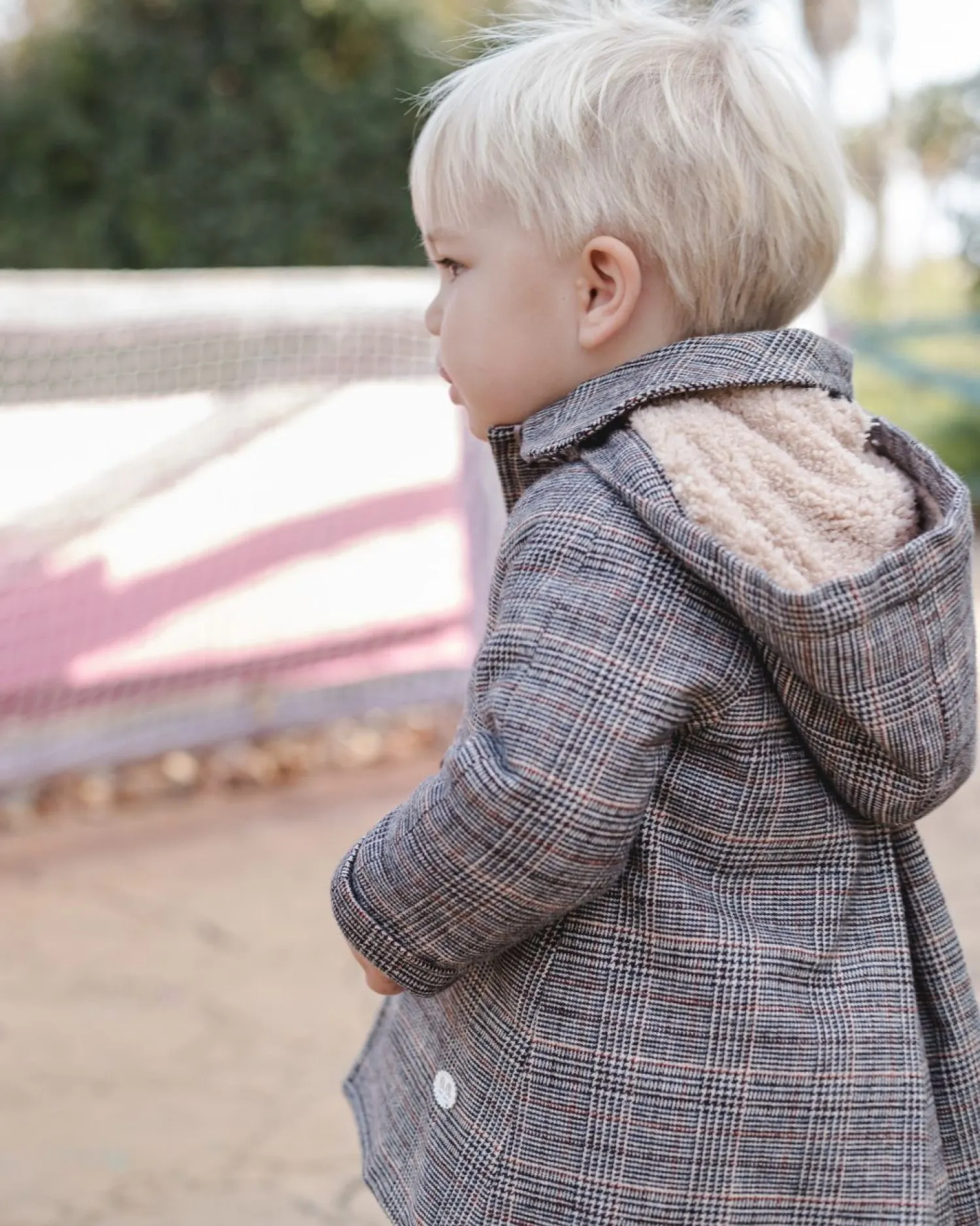 Abrigo tipo trenka de niño colección London de José Varón