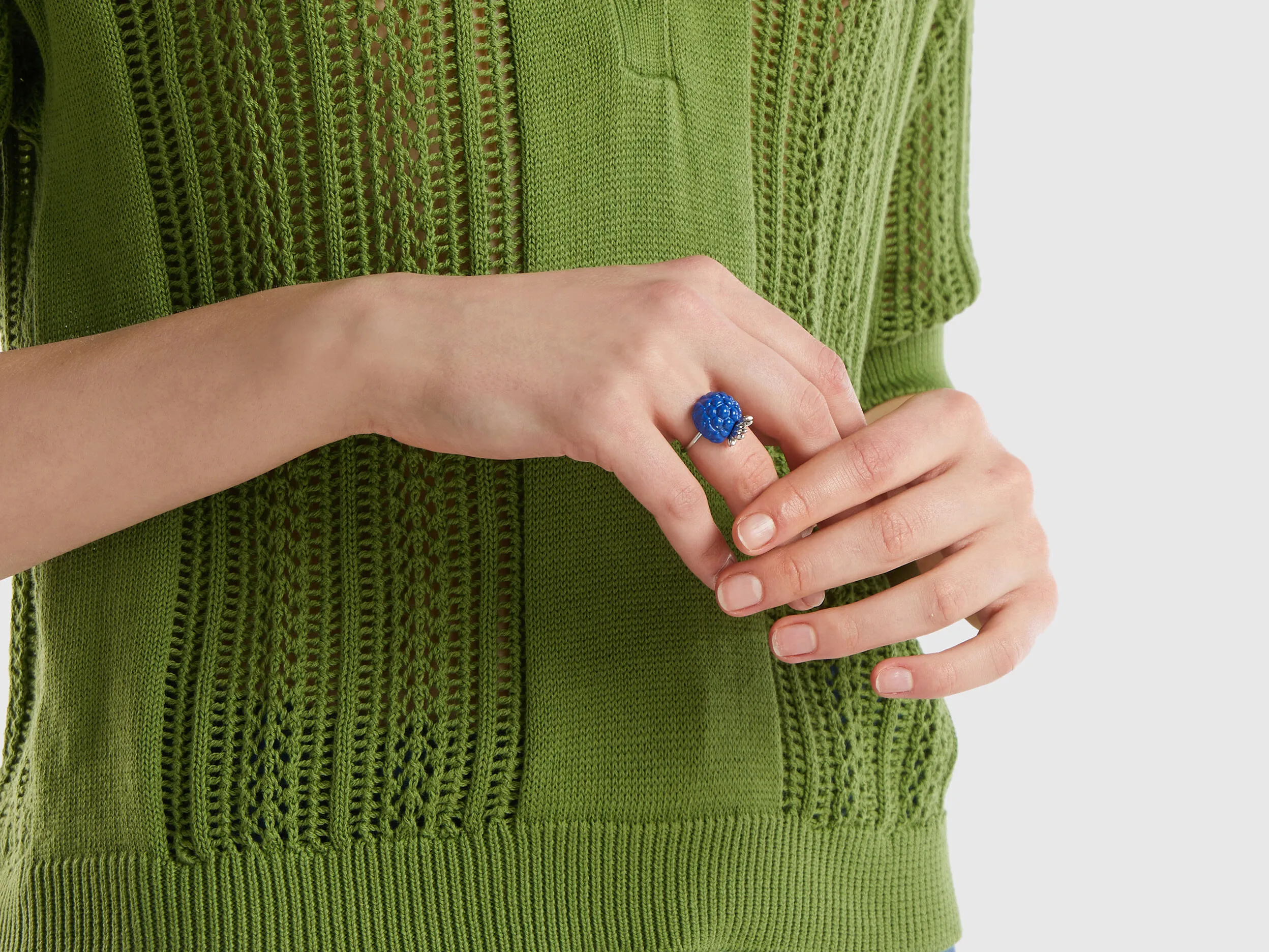 Anillo con mora azul