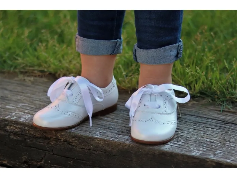 BLUCHER SATINADO 19288 BEBERLIS EN COLOR BLANCO