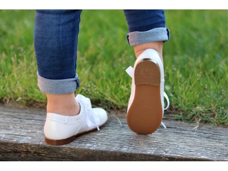 BLUCHER SATINADO 19288 BEBERLIS EN COLOR BLANCO