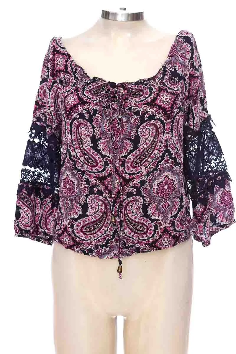 BLUSA COLOR AZUL  CLOSEANDO