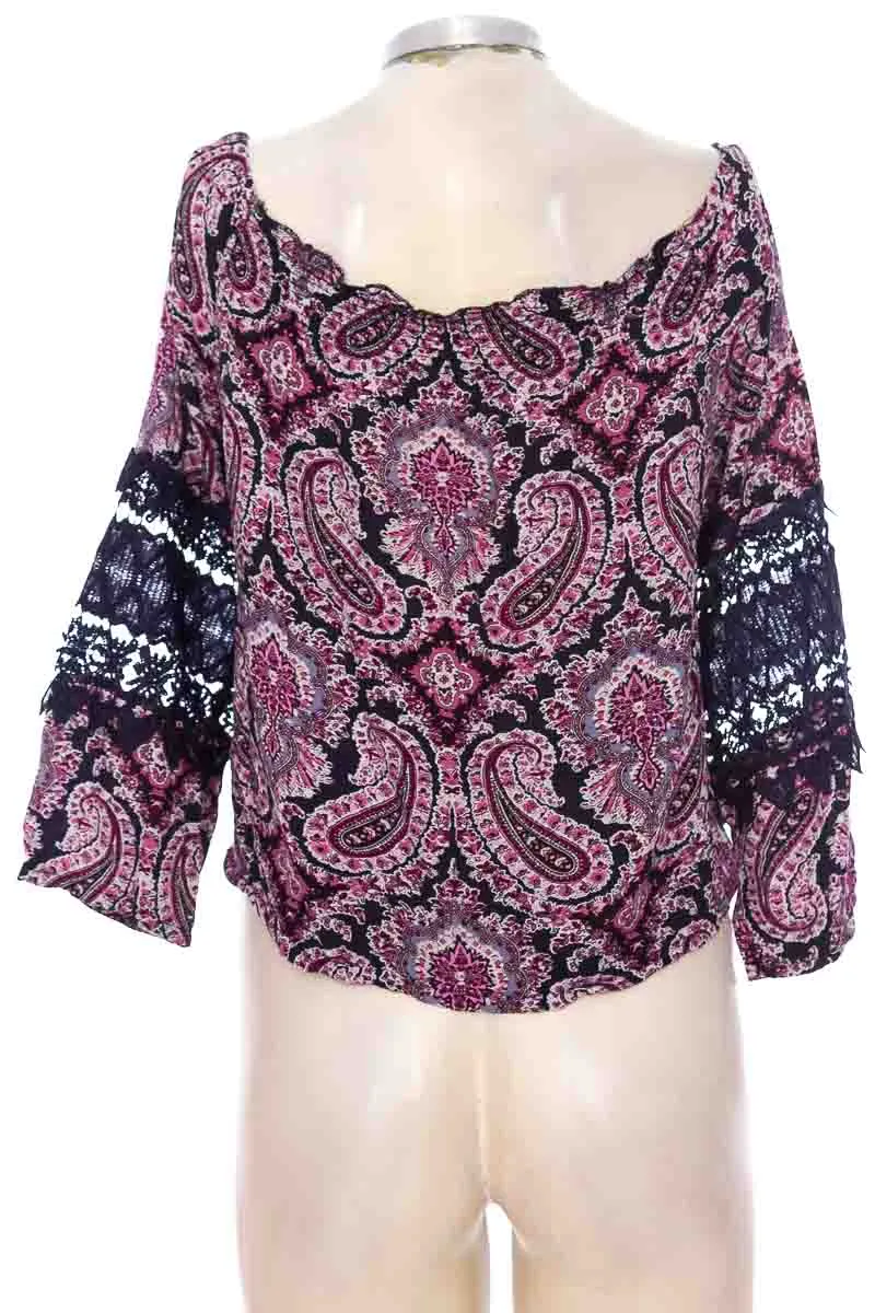 BLUSA COLOR AZUL  CLOSEANDO