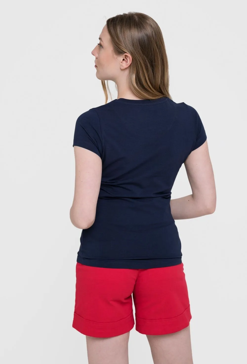 Camiseta azul marino modelo corazón