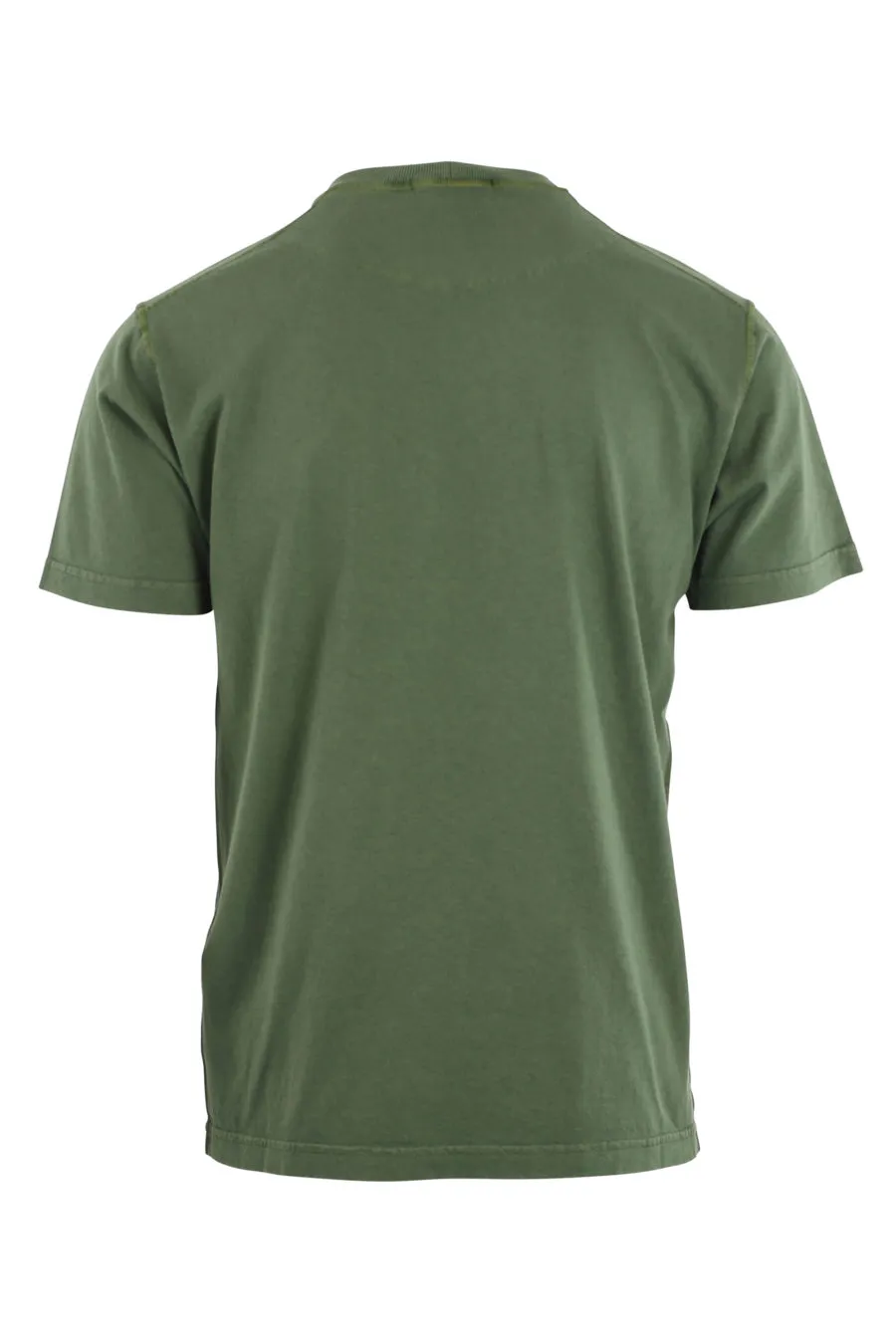 Camiseta verde militar con logo parche