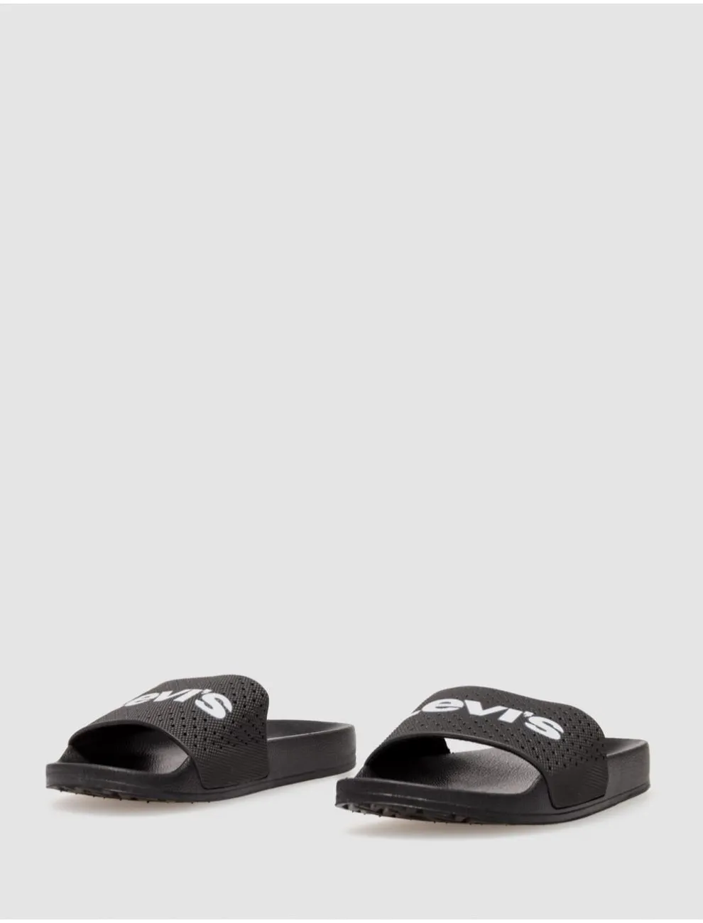 Chancla Levis June Perf S Negro
