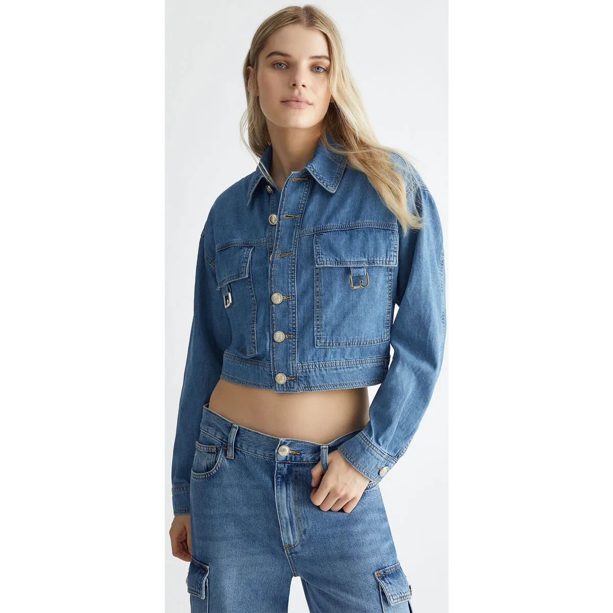 Chaqueta vaquera con bolsillos