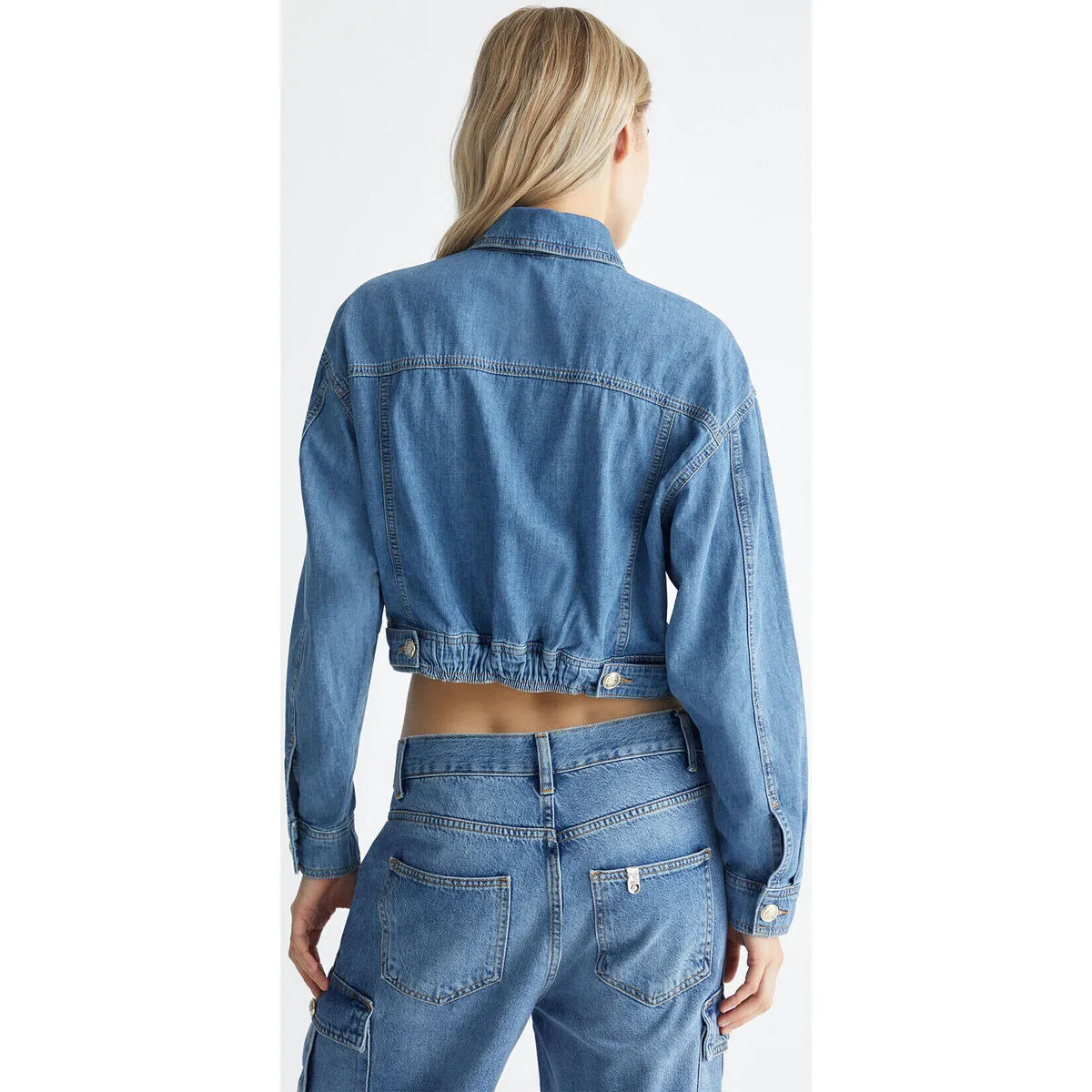 Chaqueta vaquera con bolsillos