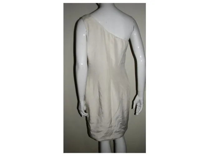 Marchesa Un vestido adornado con hombros Blanco 