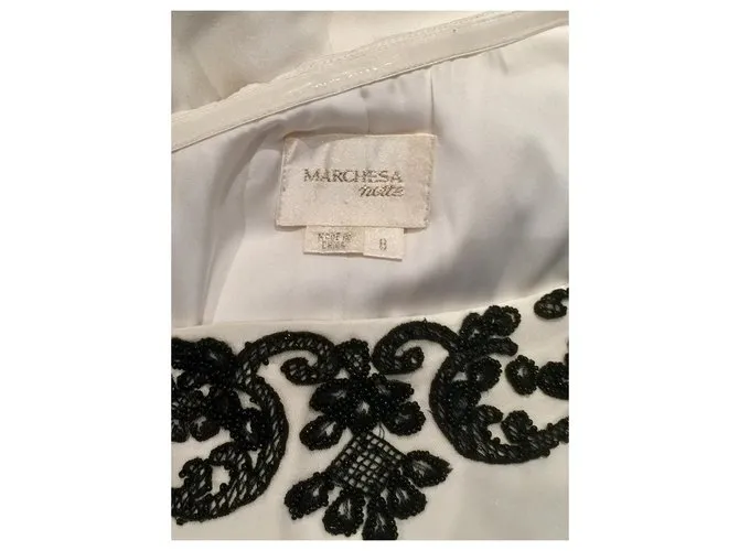 Marchesa Un vestido adornado con hombros Blanco 