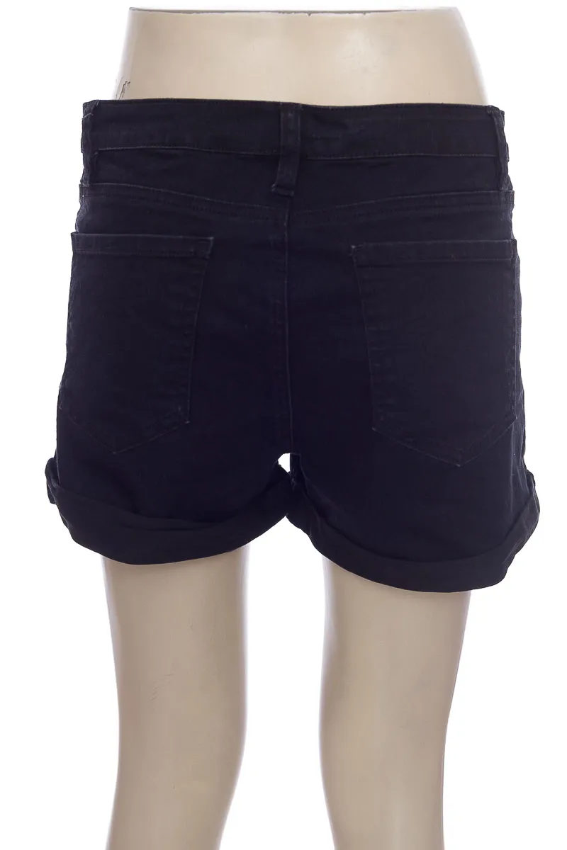 SHORT COLOR NEGRO  PEOPLE