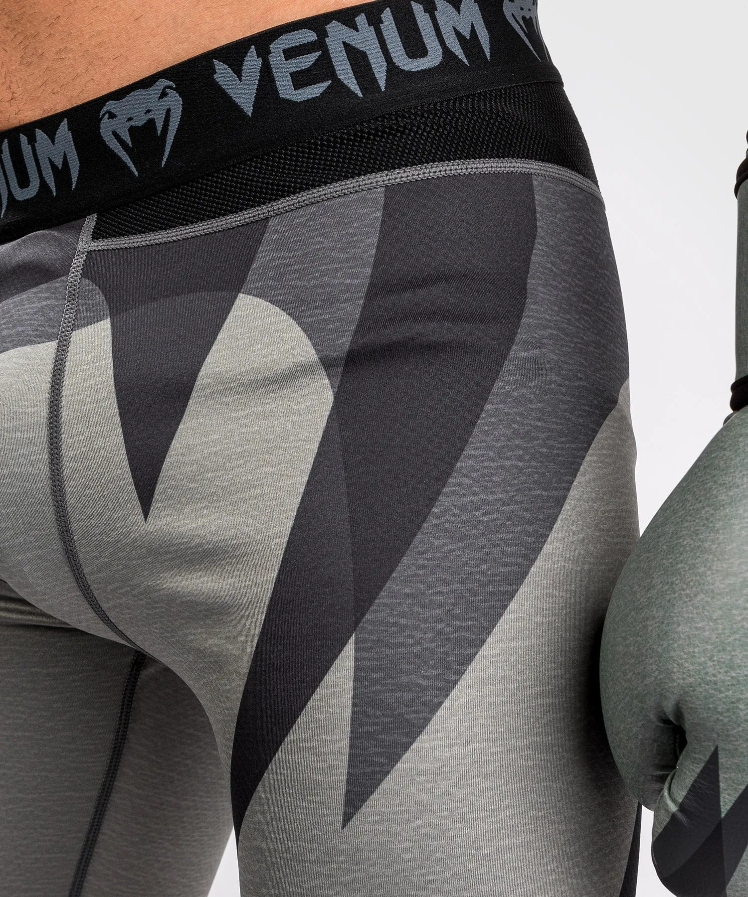 SHORTS VALE TUDO VENUM STONE  VERDE MINERAL