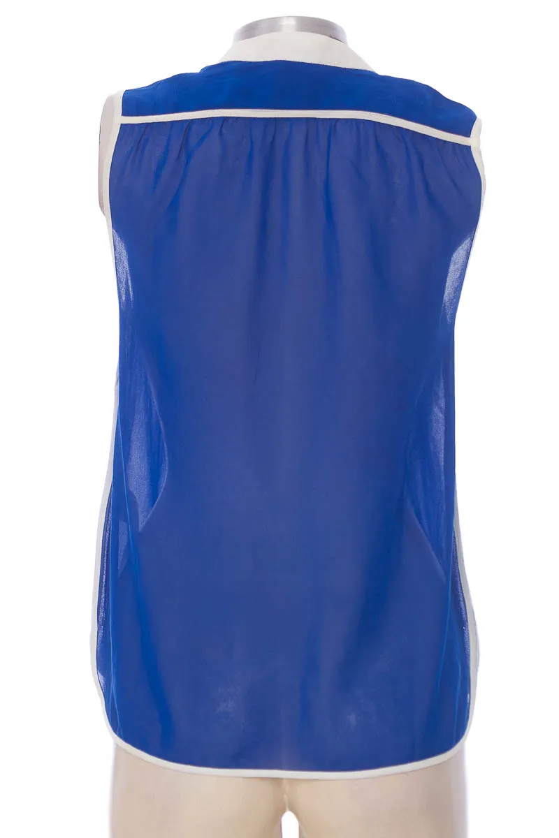 TOP / CAMISETA COLOR AZUL  COLOR SIETE