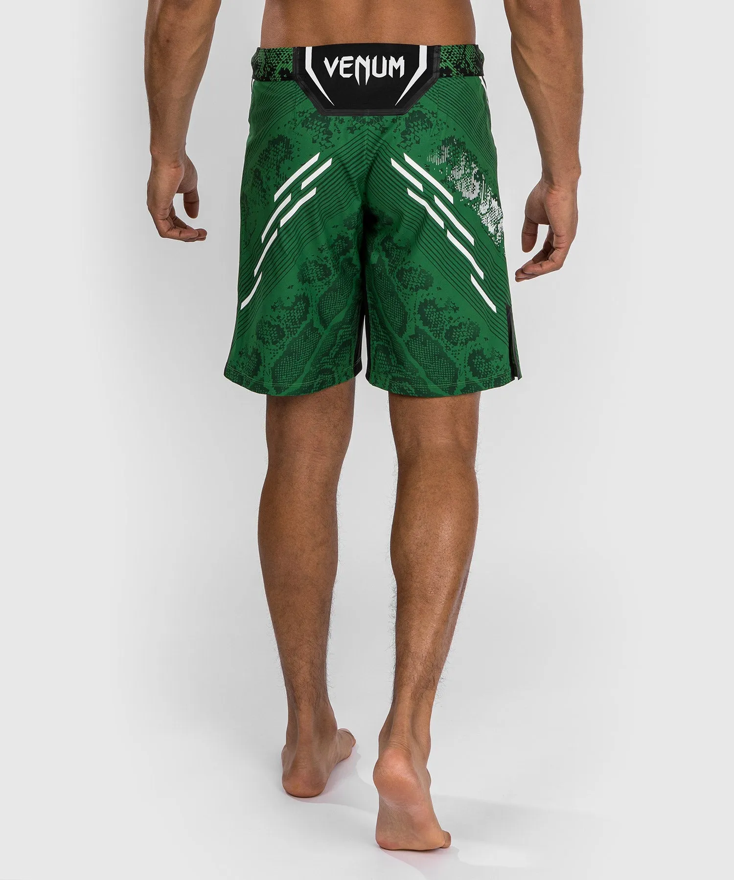 UFC ADRENALINE BY VENUM AUTHENTIC FIGHT NIGHT PANTALóN CORTO DE LUCHA PARA HOMBRE  CORTE LARGO  VERDE