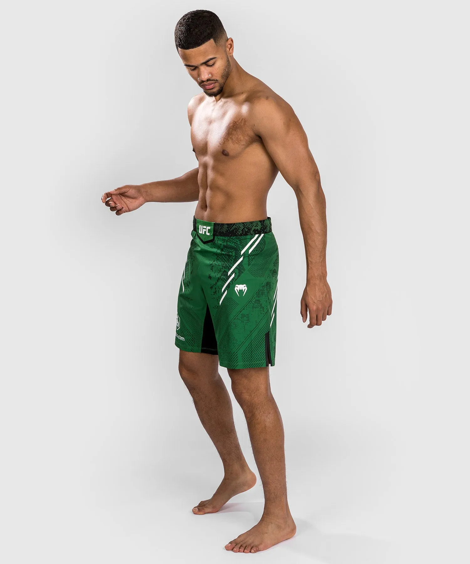 UFC ADRENALINE BY VENUM AUTHENTIC FIGHT NIGHT PANTALóN CORTO DE LUCHA PARA HOMBRE  CORTE LARGO  VERDE