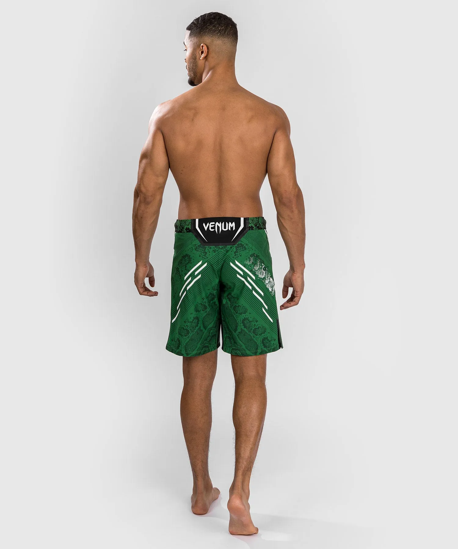 UFC ADRENALINE BY VENUM AUTHENTIC FIGHT NIGHT PANTALóN CORTO DE LUCHA PARA HOMBRE  CORTE LARGO  VERDE