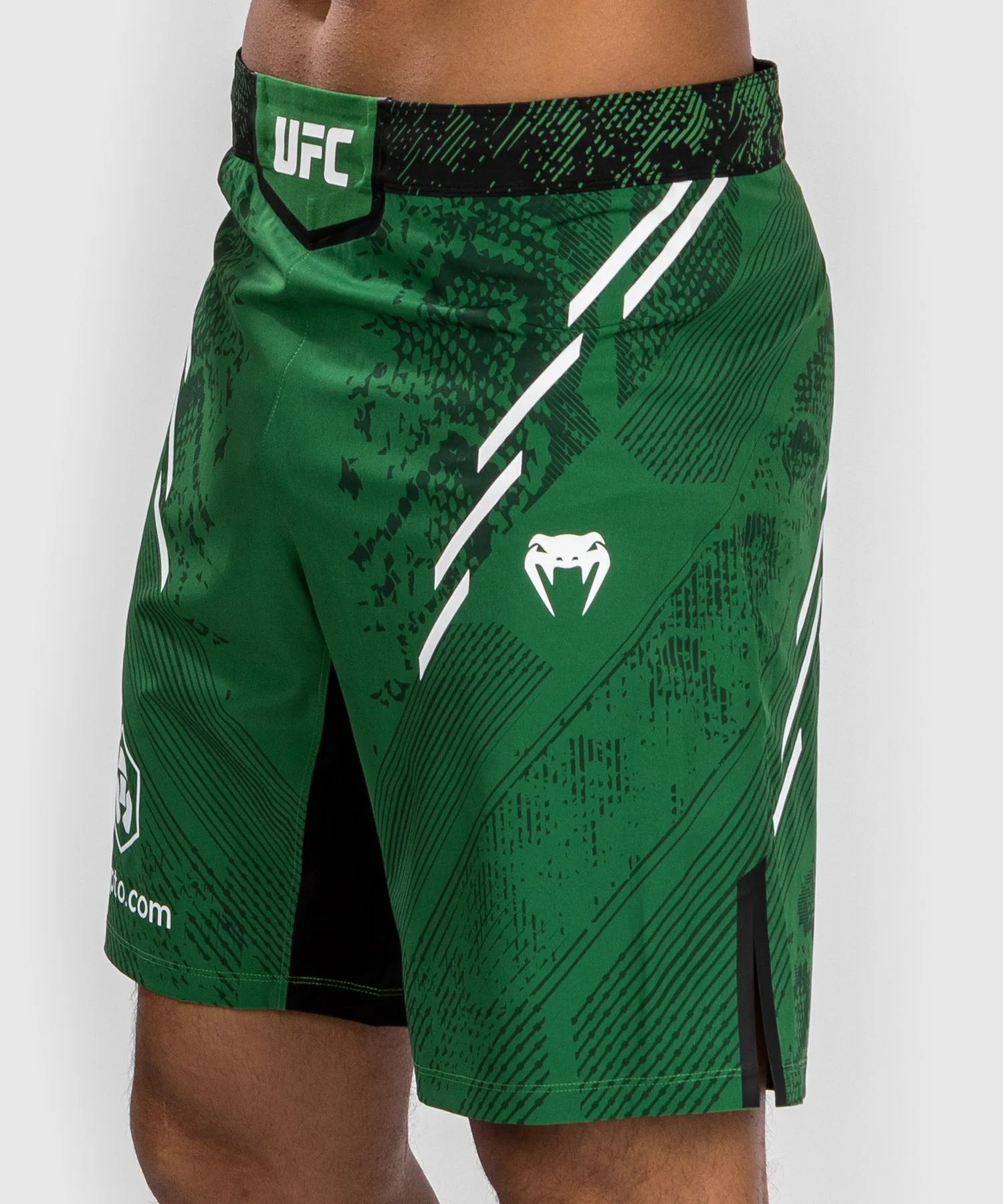 UFC ADRENALINE BY VENUM AUTHENTIC FIGHT NIGHT PANTALóN CORTO DE LUCHA PARA HOMBRE  CORTE LARGO  VERDE
