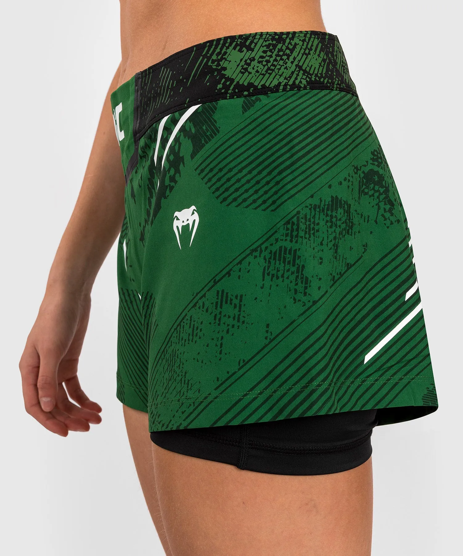 UFC ADRENALINE BY VENUM AUTHENTIC FIGHT NIGHT SHORT DE COMBATE PARA MUJER  VERDE