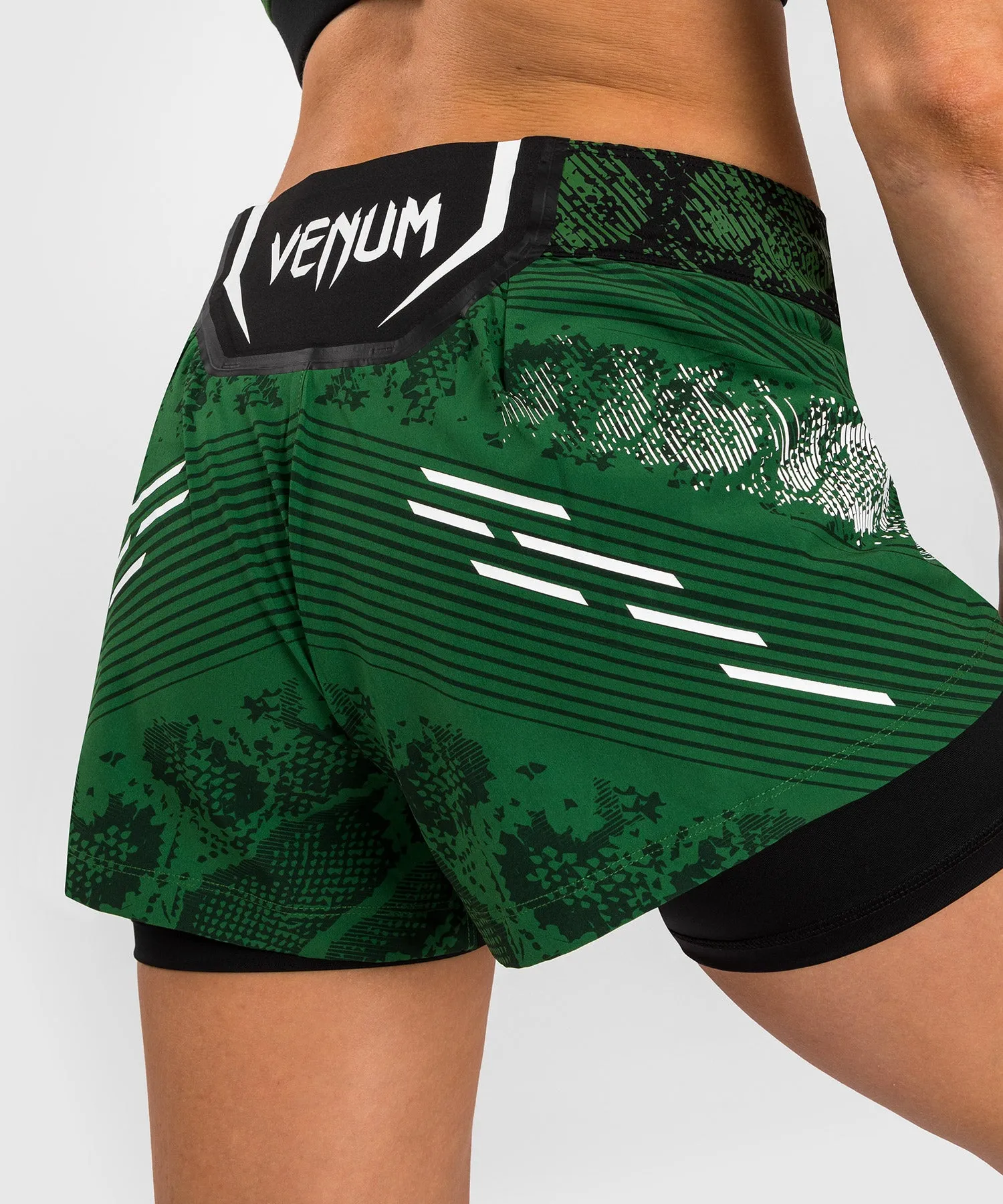 UFC ADRENALINE BY VENUM AUTHENTIC FIGHT NIGHT SHORT DE COMBATE PARA MUJER  VERDE